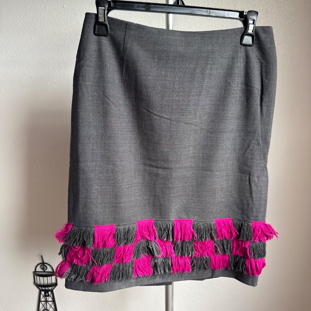 Carlisle Grey Wool Pencil Skirt w/ Fringe Sz 2 - Picture 3 of 10